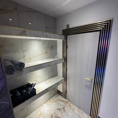 Royale By Highfield * Bradford (West Yorkshire)