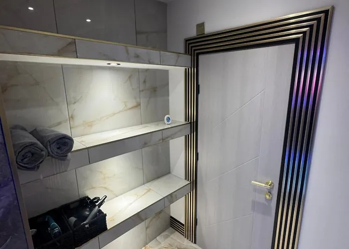 Royale By Highfield * Bradford (West Yorkshire)