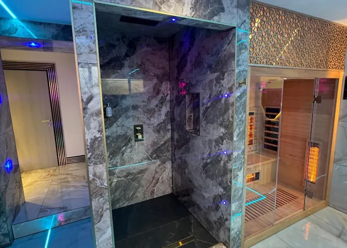 Royale By Highfield Apartment